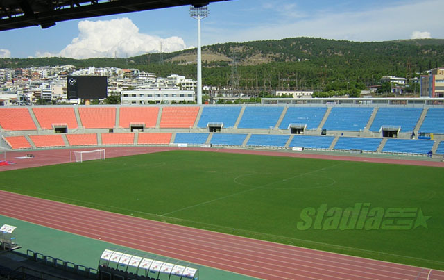 The north curve with one of the two video scoreboards - Click to enlarge!