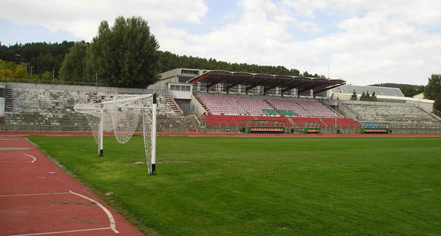 The west stand with the indoor hall behind it    www.kozanifc.gr  -  Click to enlarge!