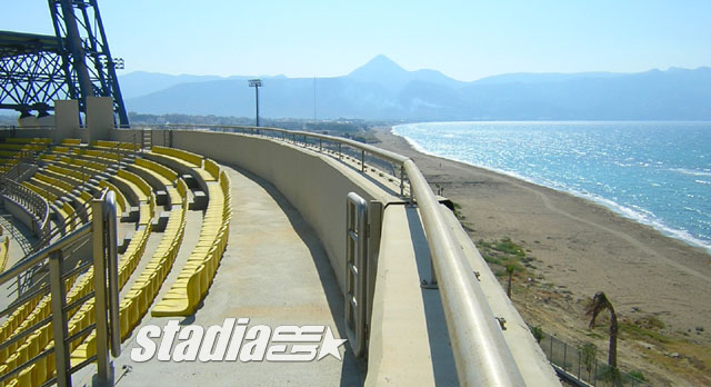 The beach behind the stadium's north curve - Click to enlarge!