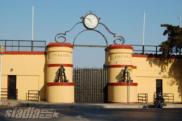 The entrance to the north curve with the characteristic clock - Click to enlarge!